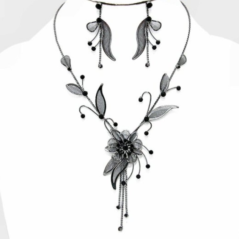 Crystal & Mesh Black Flower Necklace 2 Pc Set